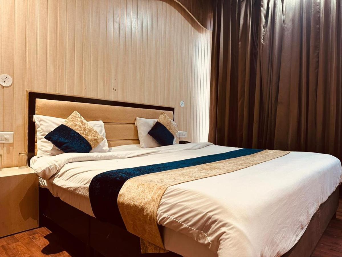 The Royal Majestic Mountain View Hotel Manali  Exterior photo