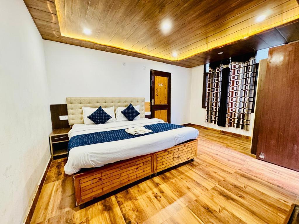 The Royal Majestic Mountain View Hotel Manali  Exterior photo